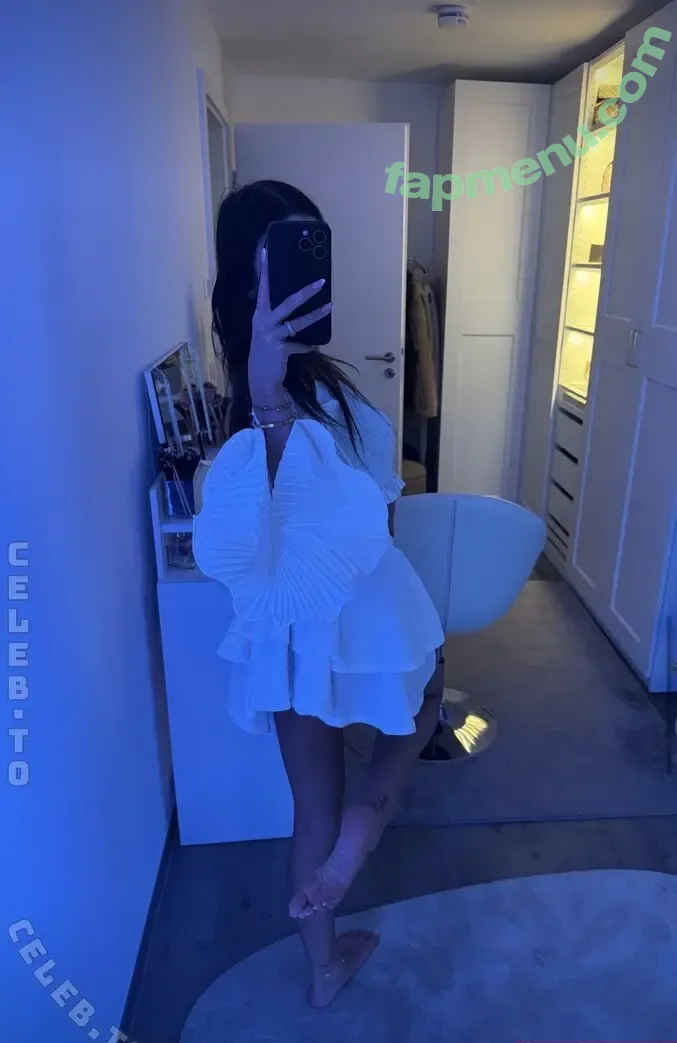 emiliaaa.rose nude photo #0135 (emilia.roseee)