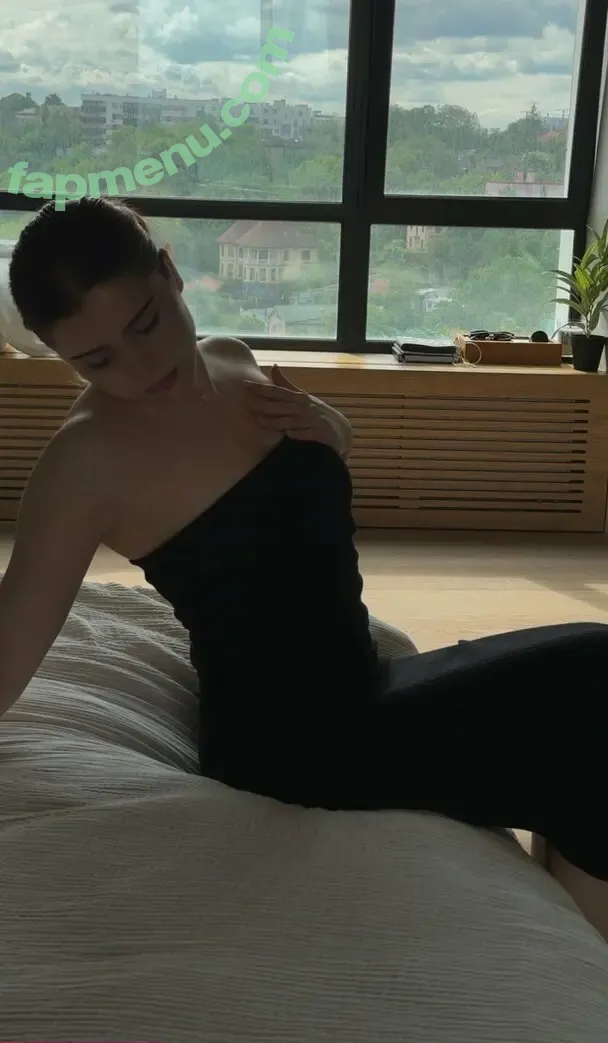 emiliallure nude photo #0004 (emiliallure)