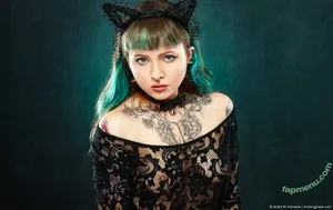 Emilialoraine nude photo #0004