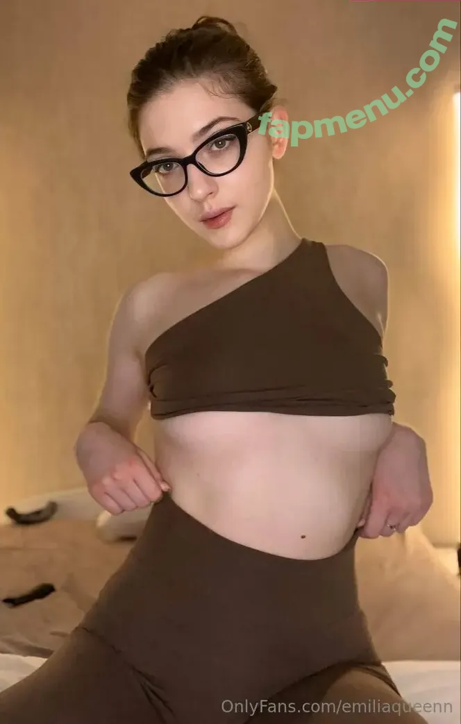 emiliaqueenn nude photo #0058 (emiliaqueenn)