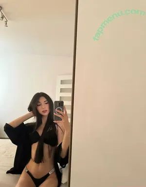 emilie.oficial / emilie.es nude photo #0029