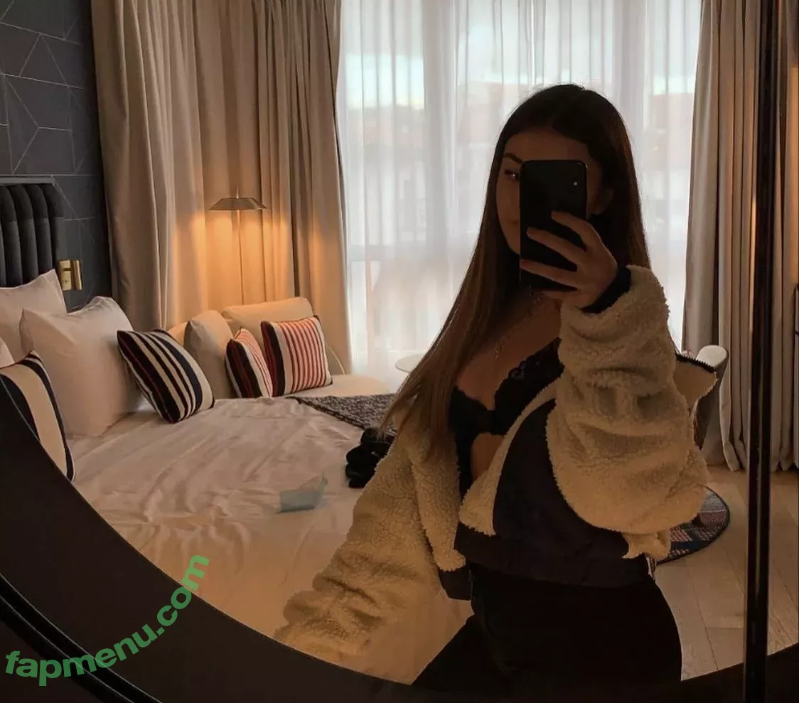 Emilie nude photo #0011 (Emiliemae_ / emmpot / emxx11 / eps)