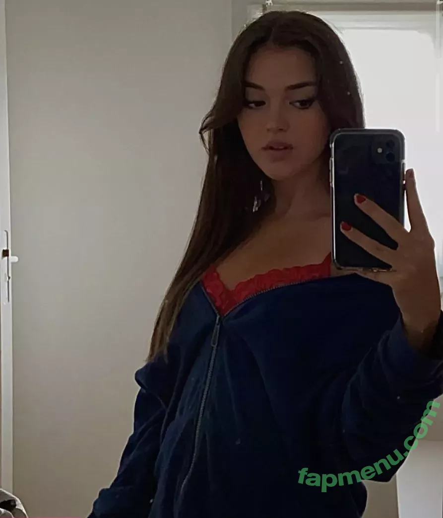 Emilie nude photo #0023 (Emiliemae_ / emmpot / emxx11 / eps)