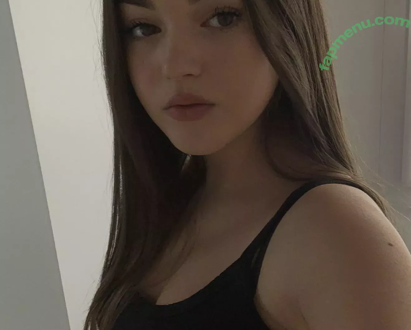 Emilie nude photo #0024 (Emiliemae_ / emmpot / emxx11 / eps)