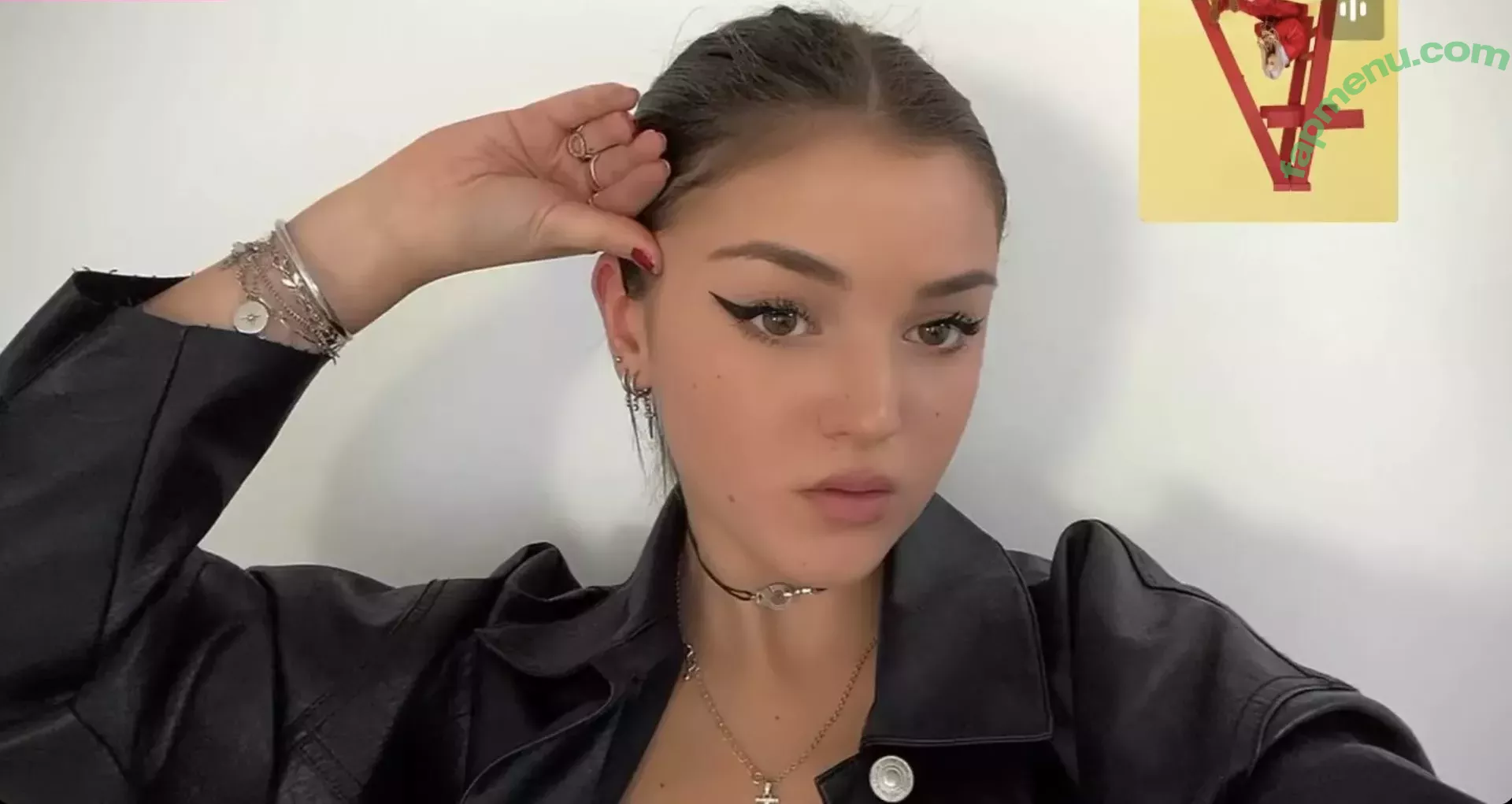 Emilie nude photo #0029 (Emiliemae_ / emmpot / emxx11 / eps)