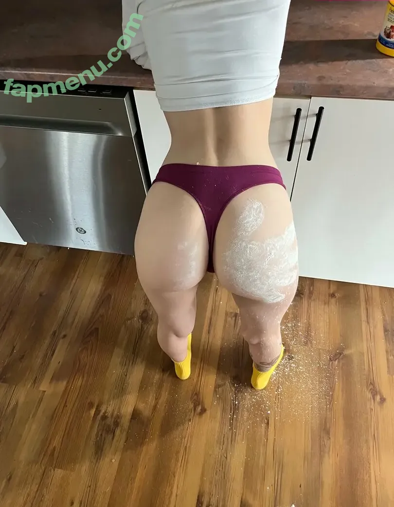 emilliee nude photo #0006 (emiliekiser)