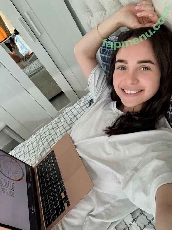 emilllliaa nude photo #0003 (emilllliaa)