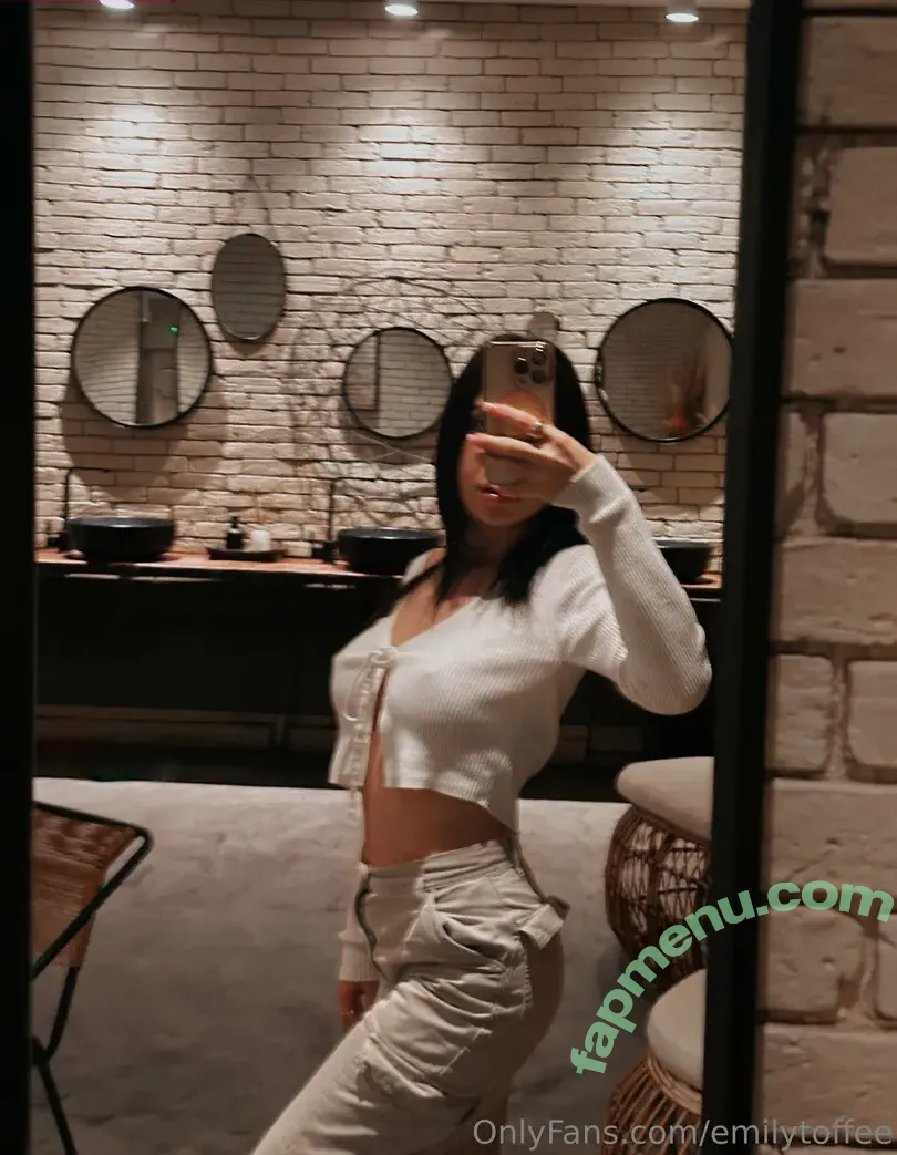 emillytoffee nude photo #0004 (emily_toffee_feni)