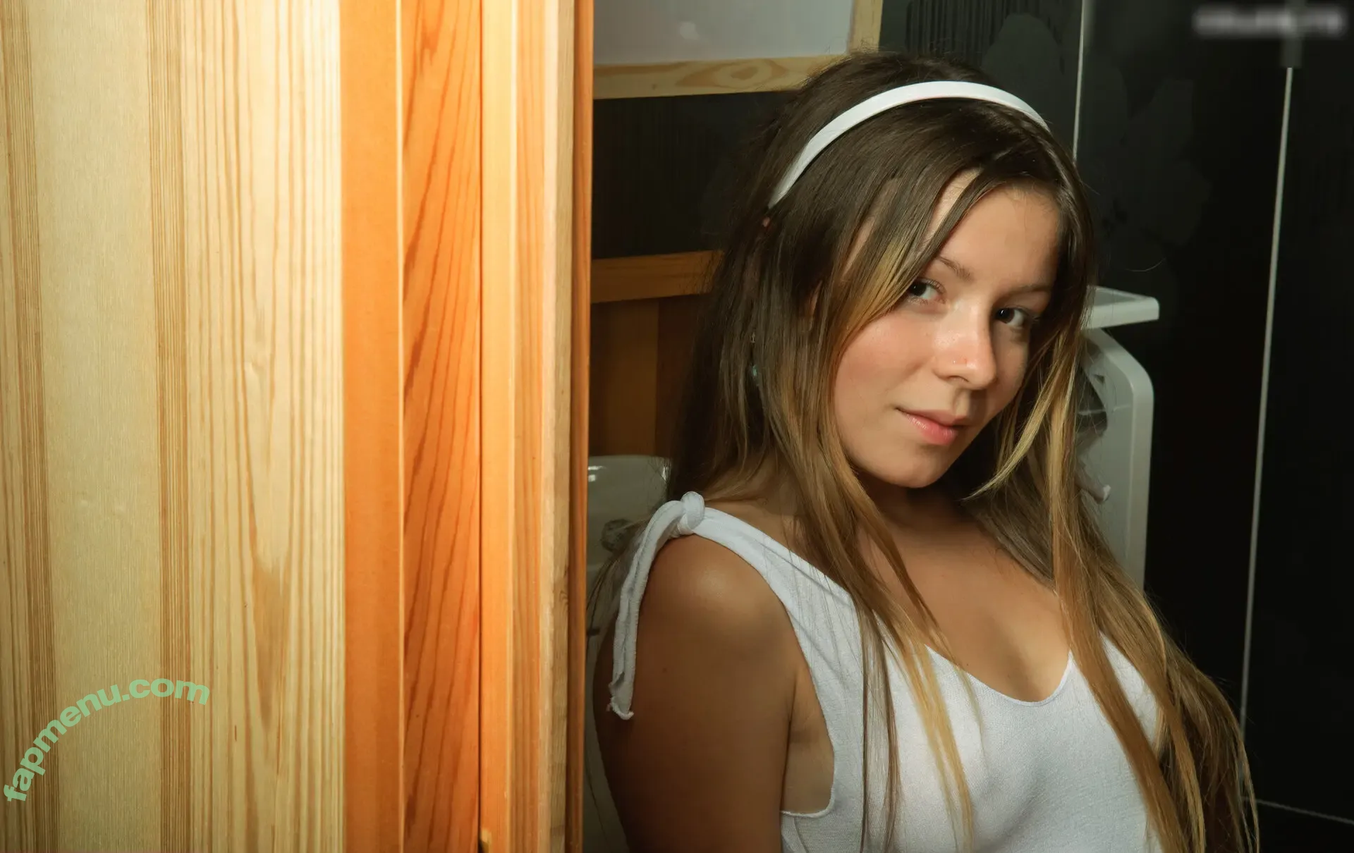 Emily 18 nude photo #0199 (yulia_jai_ma)