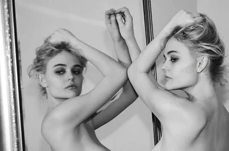 Emily Alyn Lind / emilylind nude photo #0076