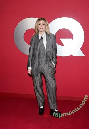 Emily Alyn Lind nude