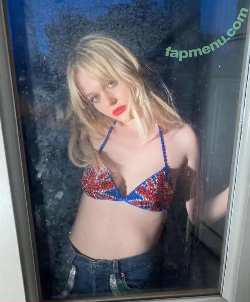 Emily Alyn Lind nude photo #0162 (emilylind)