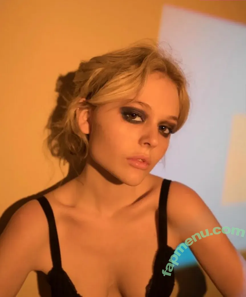Emily Alyn Lind nude photo #0163 (emilylind)