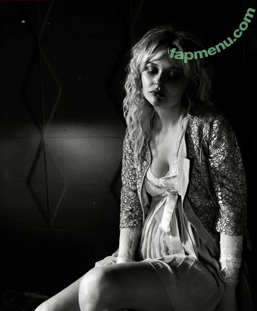 Emily Alyn Lind nude photo #0202 (emilylind)