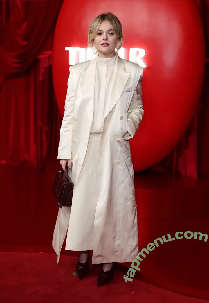 Emily Alyn Lind nude photo #0242 (emilylind)