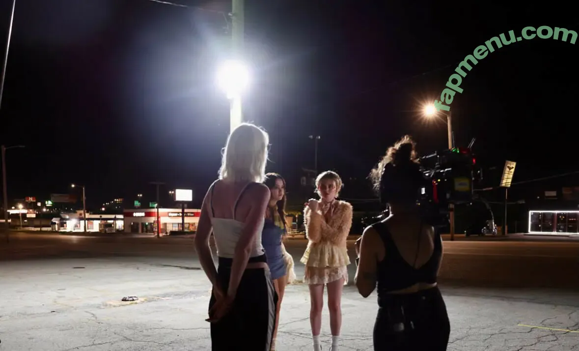 Emily Alyn Lind nude photo #0287 (emilylind)