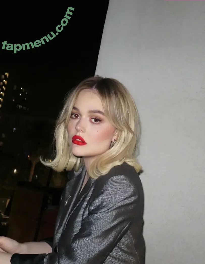 Emily Alyn Lind nude photo #0293 (emilylind)