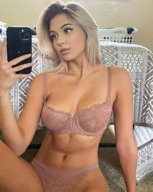 Emily Anne Gordon / emily_annegordon / emilyannegordon nude photo #0047