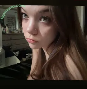 Emily Bennington / emily.benningtonxo nude photo #0004