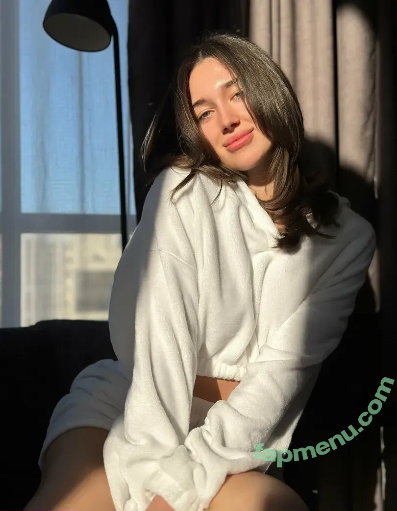 Emily Berryy nude photo #0140 (EmilyyInfinity / emily_berryy)