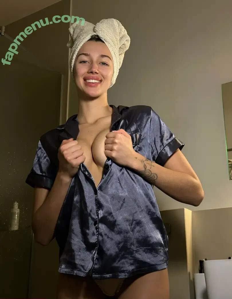 Emily Berryy nude photo #0150 (EmilyyInfinity / emily_berryy)