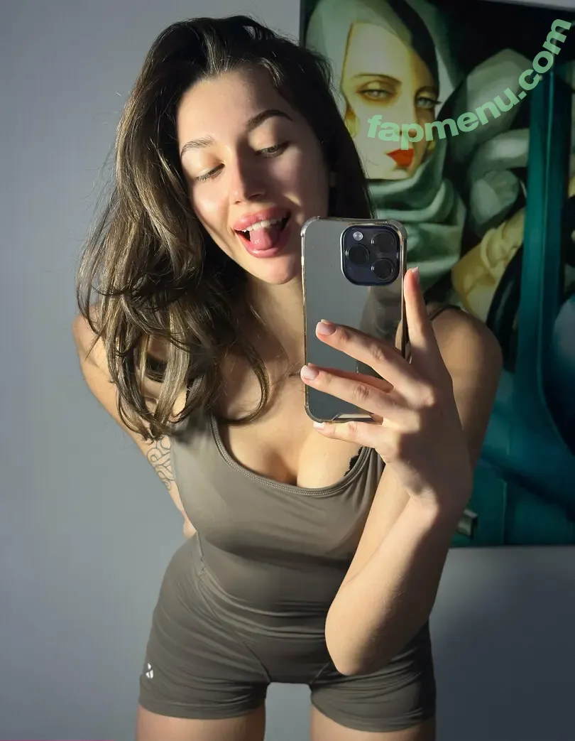 Emily Berryy nude photo #0155 (EmilyyInfinity / emily_berryy)
