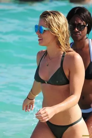 Emily Bett Rickards / emilybett nude photo #0074