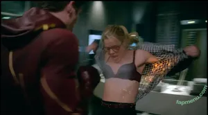 Emily Bett Rickards / emilybett nude photo #0147