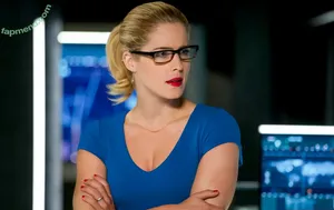 Emily Bett Rickards / emilybett nude photo #0159