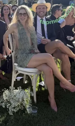 Emily Bett Rickards / emilybett nude photo #0166