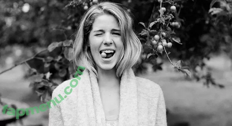 Emily Bett Rickards nude photo #0017 (emily_bett_rickards)