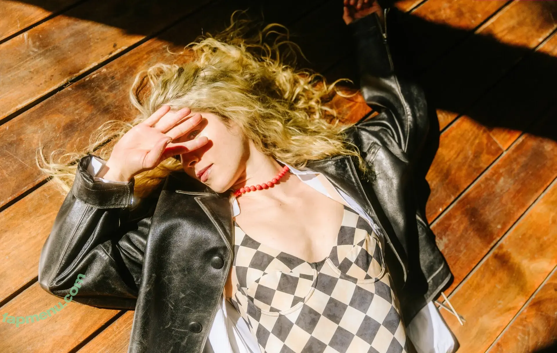 Emily Bett Rickards nude photo #0135 (emilybett)