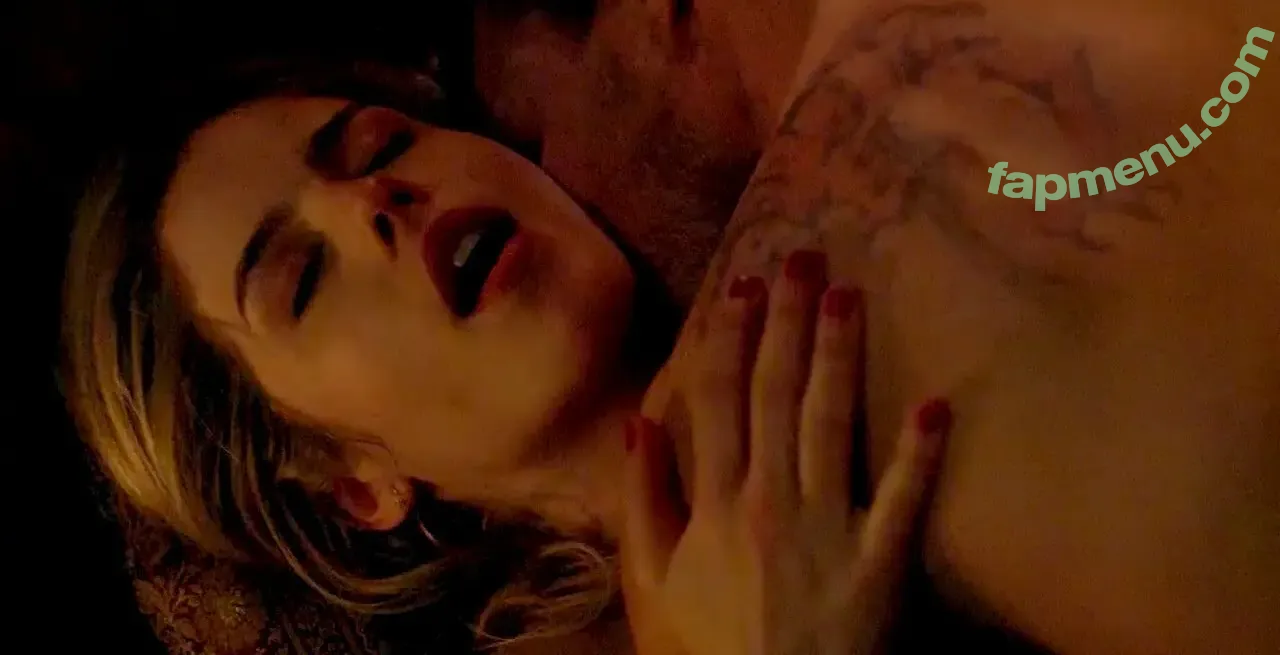 Emily Bett Rickards nude photo #0160 (emilybett)
