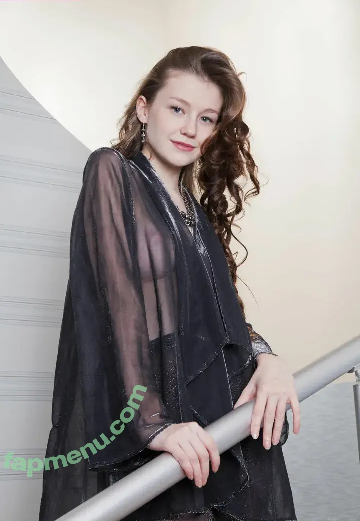 Emily Bloom nude photo #7347 (emilybloomshow / theemilybloom)