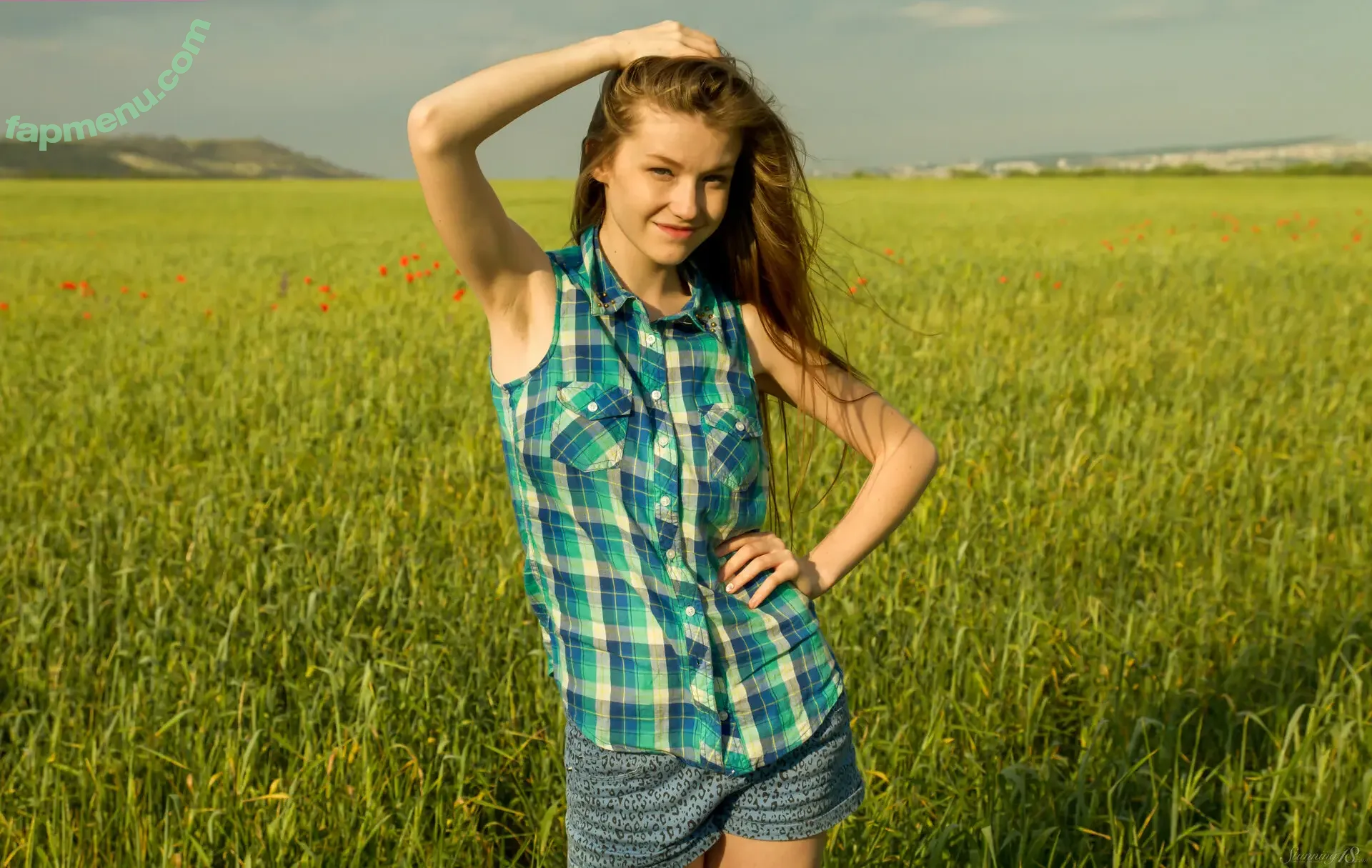 Emily Bloom nude photo #7645 (emilybloomshow / theemilybloom)