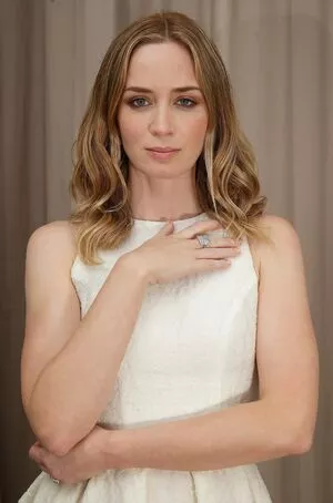 Emily Blunt / _emily_blunt_ nude photo #0170