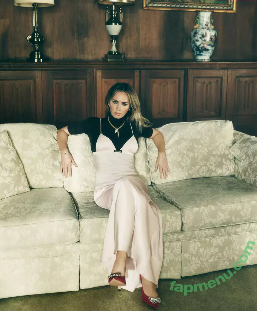 Emily Blunt nude photo #0071 (_emily_blunt_ / twogirlsoneblunt)