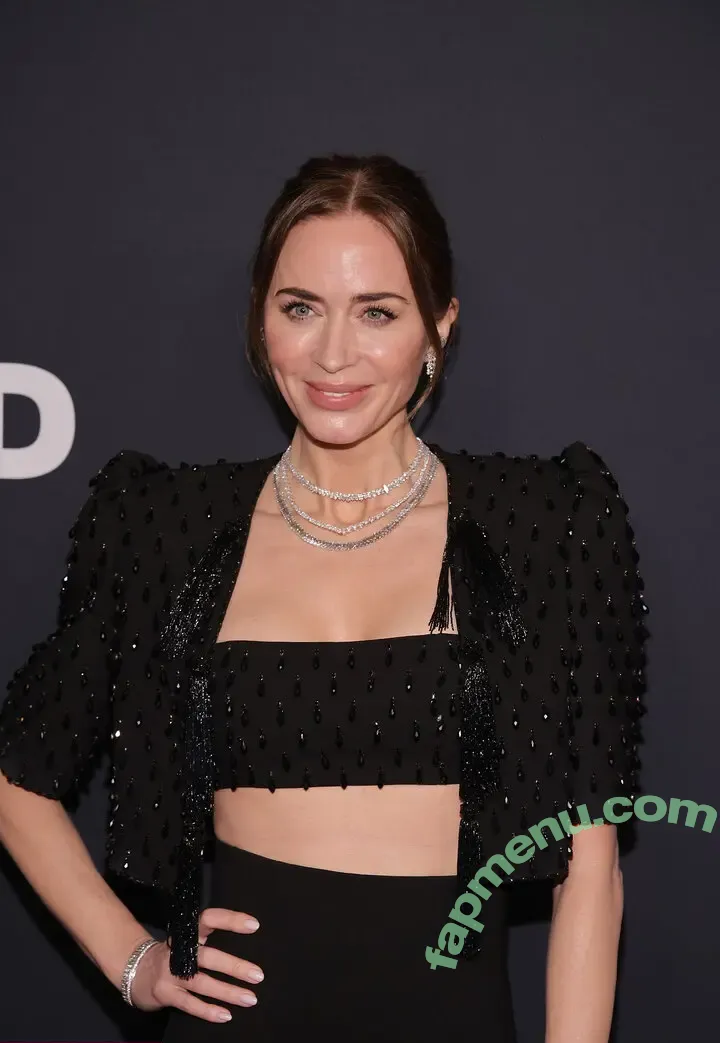 Emily Blunt nude photo #0893 (_emily_blunt_ / twogirlsoneblunt)