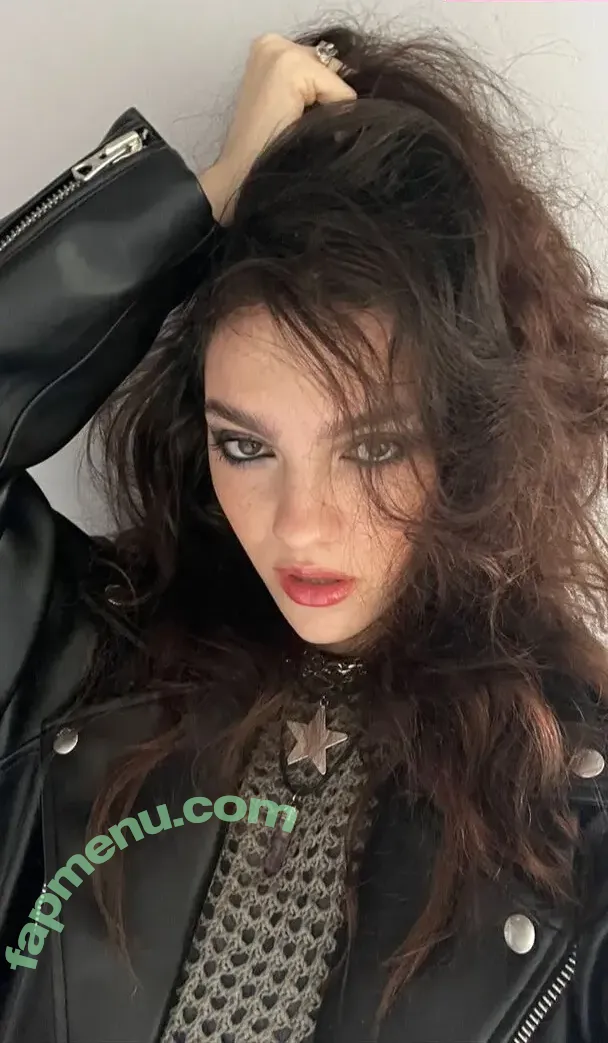 Emily Carey nude photo #0086 (emily_carey / theemilycarey)