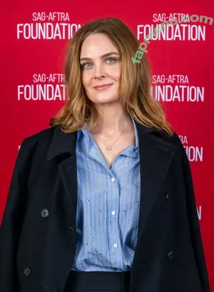 Emily Deschanel / emilydeschanel nude photo #0043