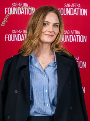 Emily Deschanel / emilydeschanel nude photo #0045