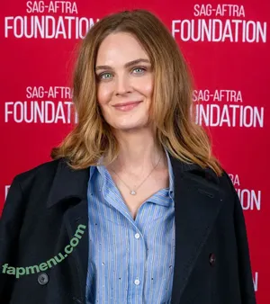 Emily Deschanel / emilydeschanel nude photo #0046