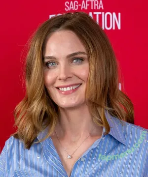 Emily Deschanel / emilydeschanel nude photo #0054