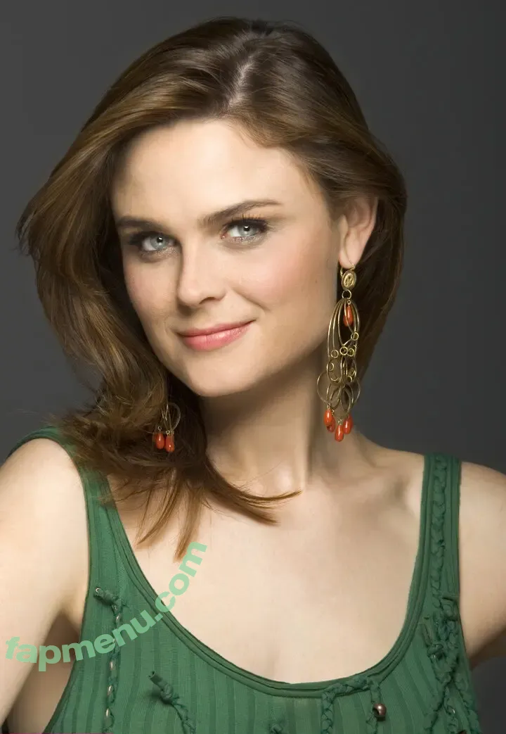 Emily Deschanel nude photo #0034 (emilydeschanel)