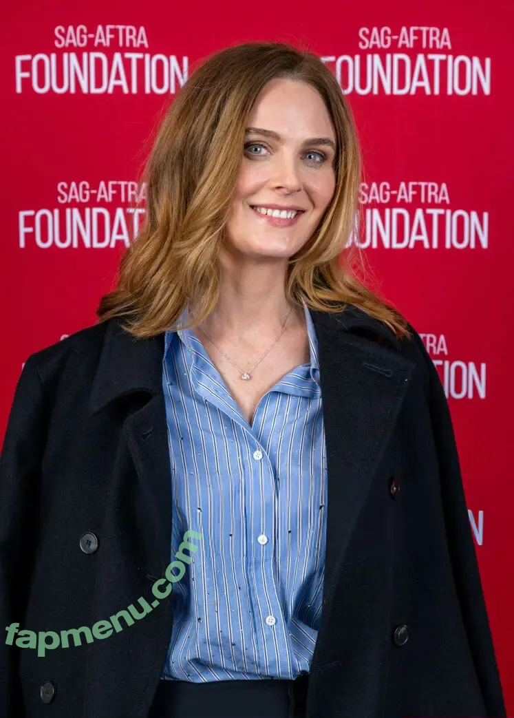 Emily Deschanel nude photo #0041 (emilydeschanel)