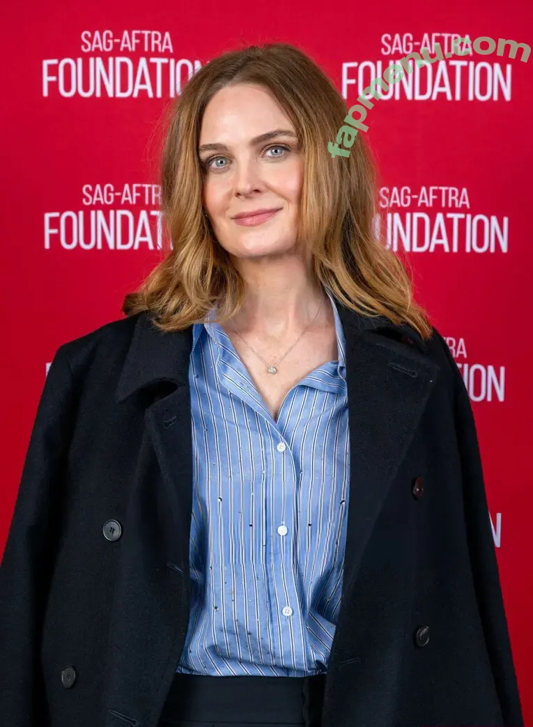 Emily Deschanel nude photo #0043 (emilydeschanel)