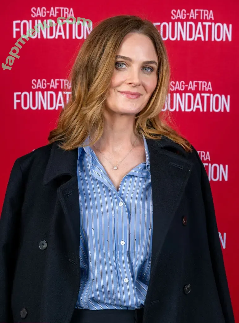 Emily Deschanel nude photo #0045 (emilydeschanel)