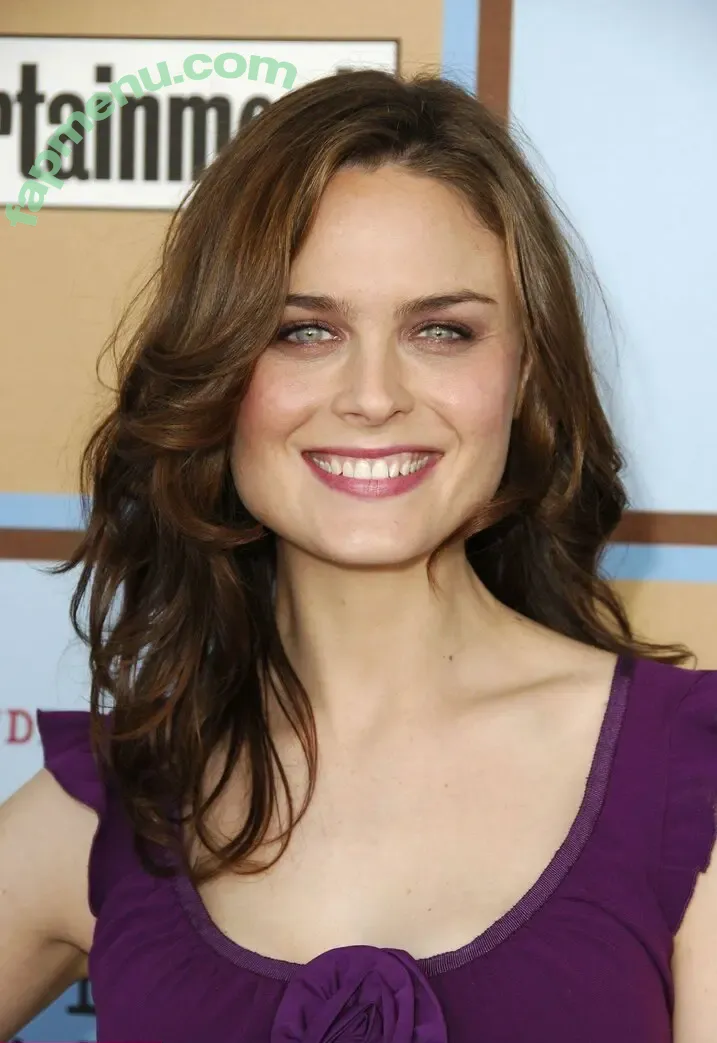 Emily Deschanel nude photo #0062 (emilydeschanel)