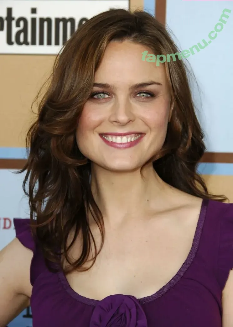 Emily Deschanel nude photo #0067 (emilydeschanel)