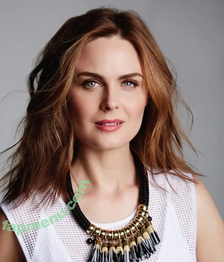 Emily Deschanel nude photo #0080 (emilydeschanel)